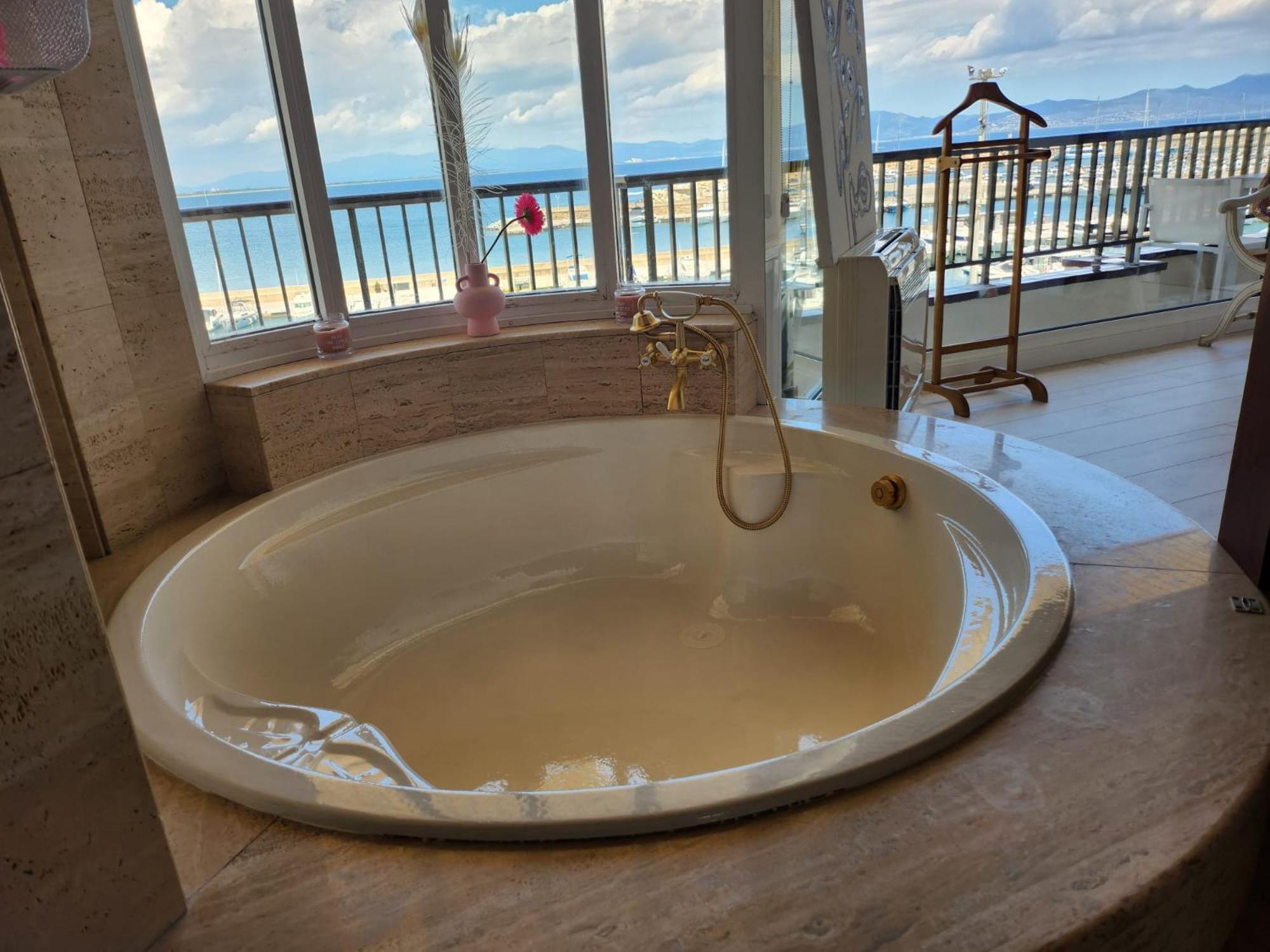 Solo Atico Guest Suites L' Escala Eksteriør bilde