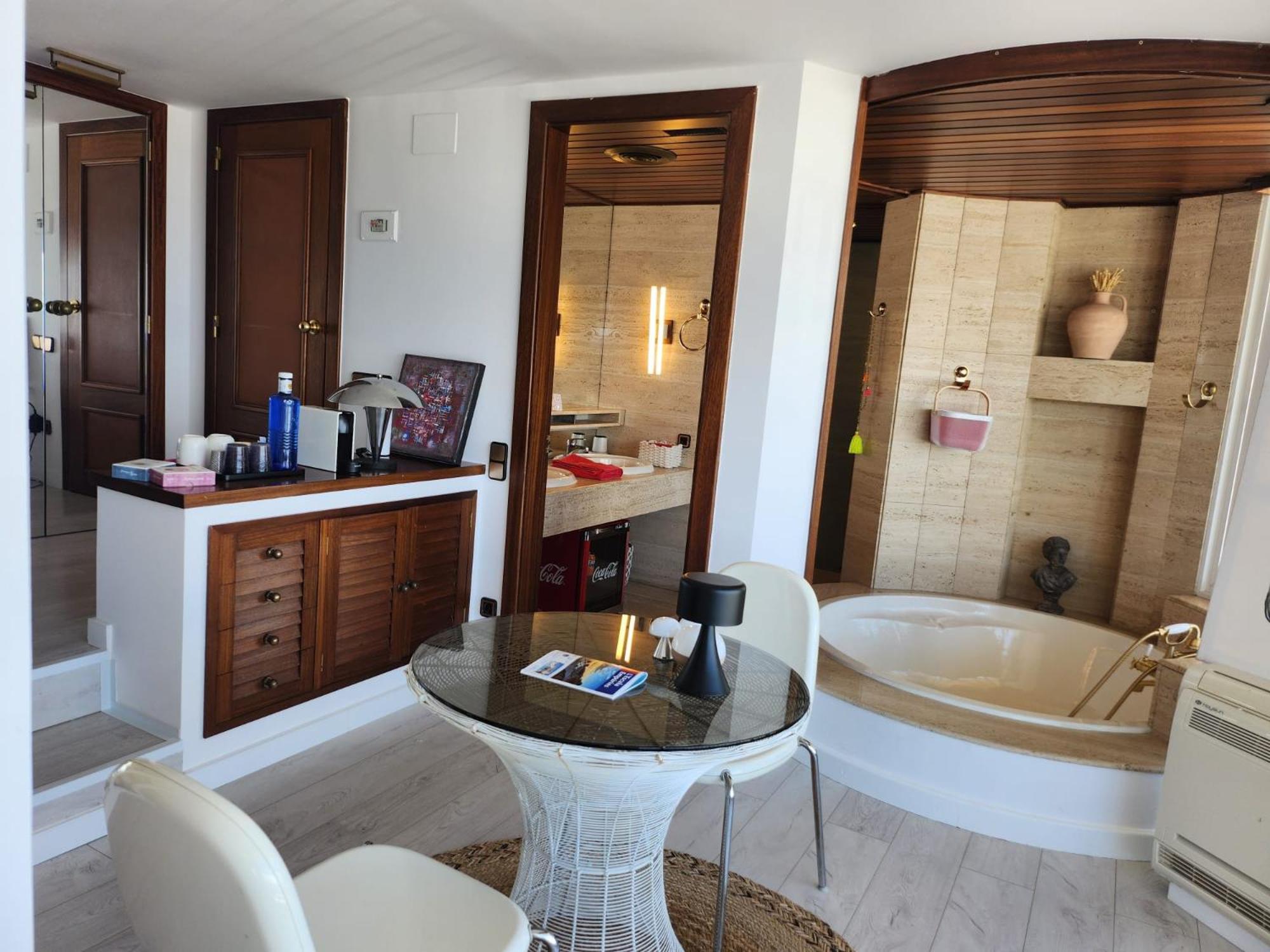 Solo Atico Guest Suites L' Escala Eksteriør bilde